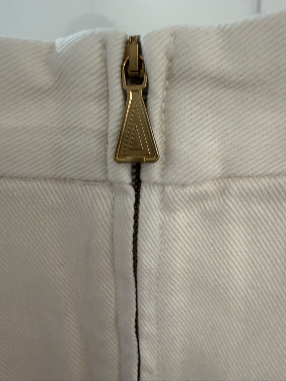 Gucci Cream Mini Skirt with Gold Horsebit Detail - Picture 3 of 4